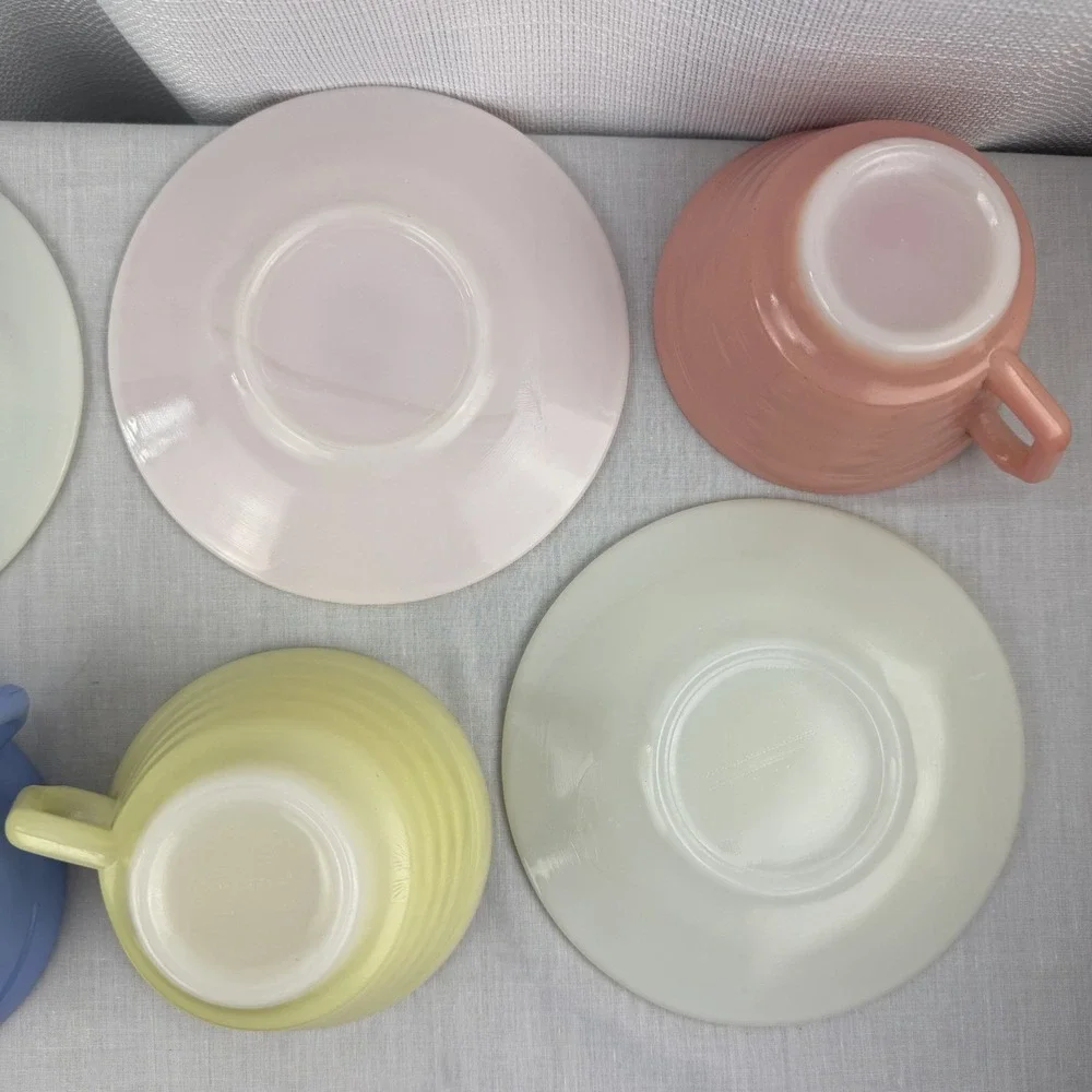 Hazel Atlas Platonite Moderntone Pastel 8 Piece Coffee Cup Mug & Saucer Set Lot